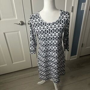Lulu-B Black/White Geometric Midi Dress size S but runs large more like a M NWOT
